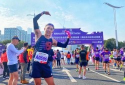 娱乐吃瓜酱鸭子跑马拉松,吃瓜酱鸭子跑马记